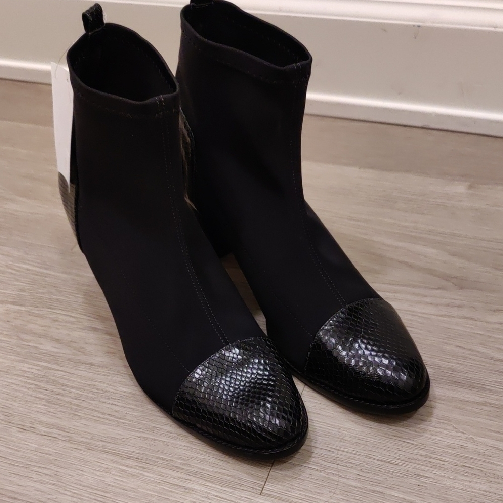 New!Paula Torres Black Ankle Lightweight Stretchy Boots Sz 9